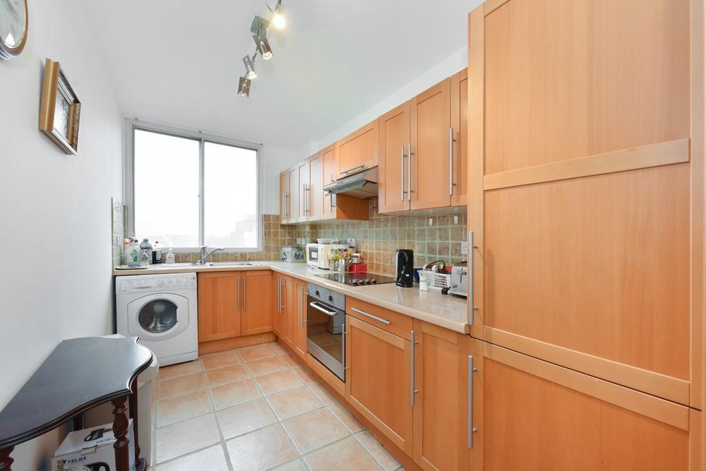 Property photo 2 of 11 Flat 151, Quadrangle Tower, (1).Jpg