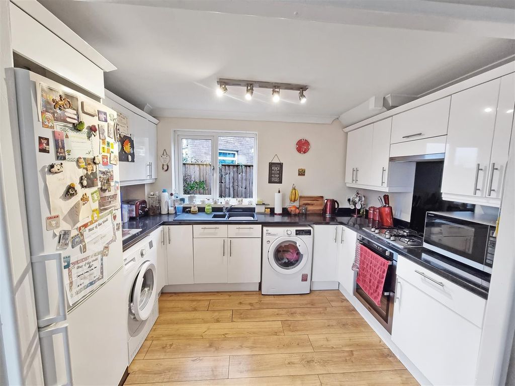 Property photo 3 of 13 90720.Jpg