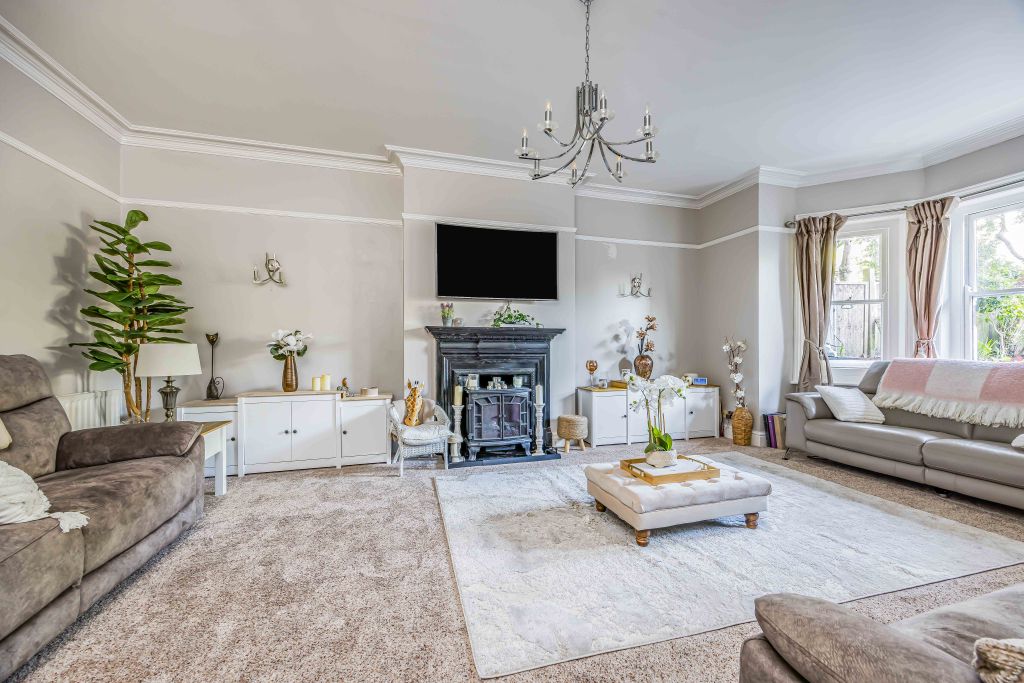 Property photo 3 of 18 2F Lennox Mansions, Clarence Parade, Southsea 4