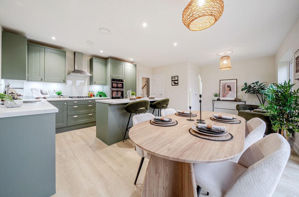 Property photo 2 of 20 1386419-27-692Da7...