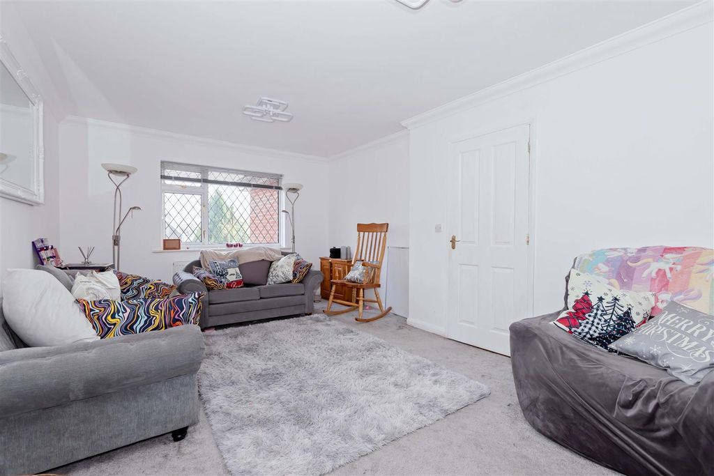 Property photo 3 of 21 Penfold Way_29.Jpg