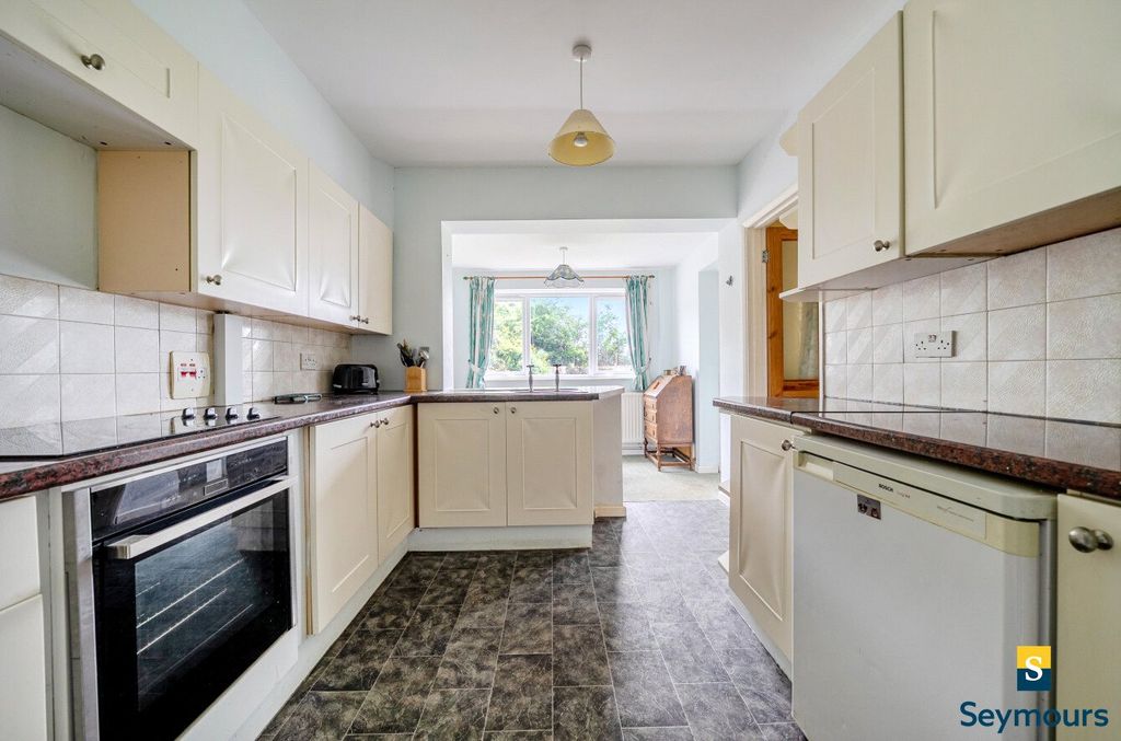 Property photo 3 of 21 Kitchen