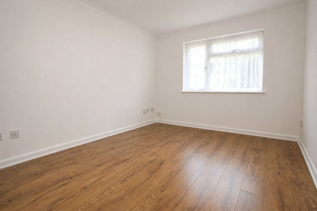 Property photo 1 of 9 Living Room