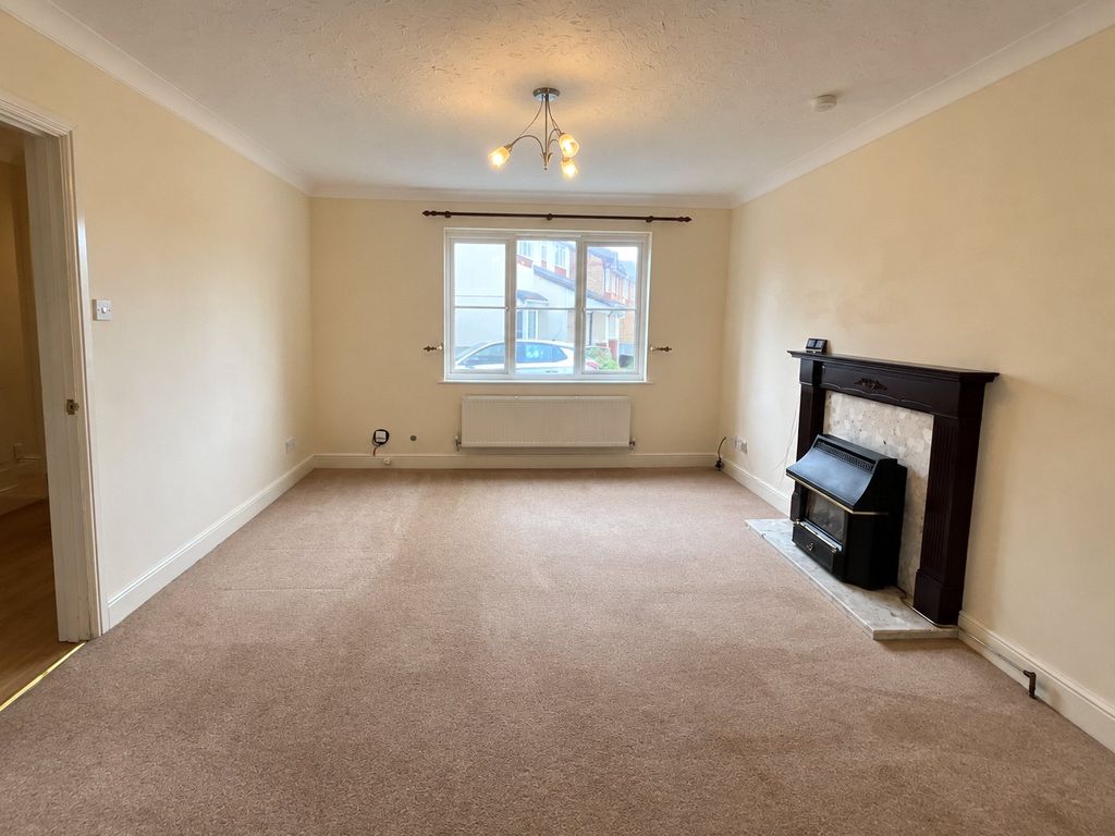 Property photo 2 of 9 Living/Dining