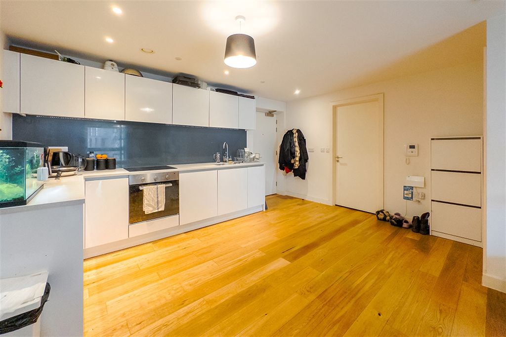 Property photo 2 of 9 (Main)