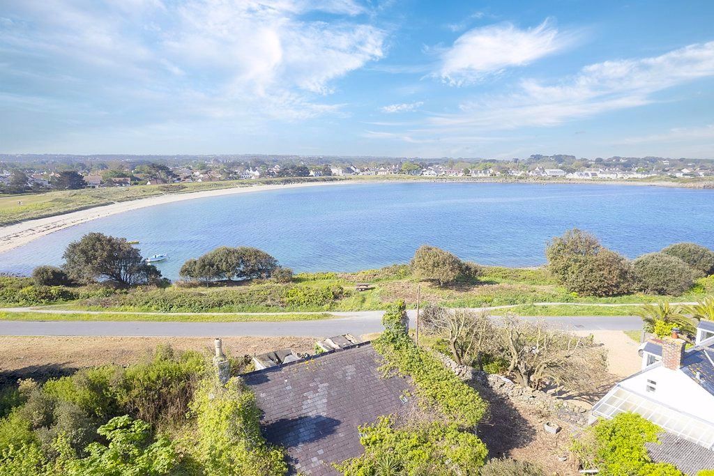 Property photo 2 of 8 Photo 1