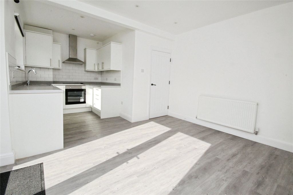 Property photo 3 of 10 Picture No. 06