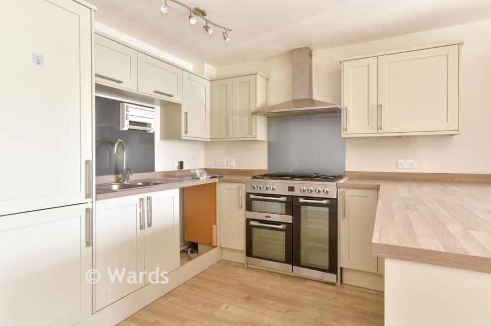 Property photo 3 of 12 Kitchen