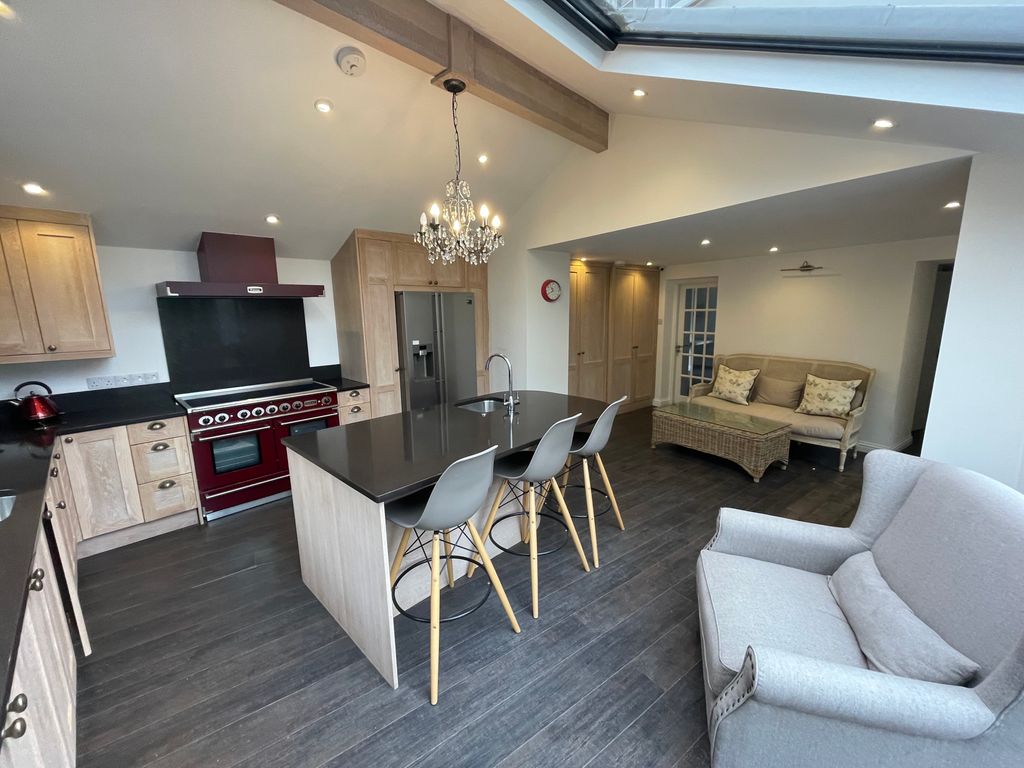 Property photo 3 of 21