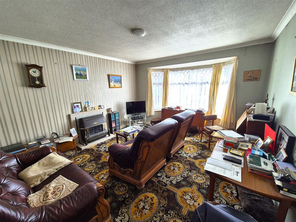 Property photo 2 of 10 Living Room