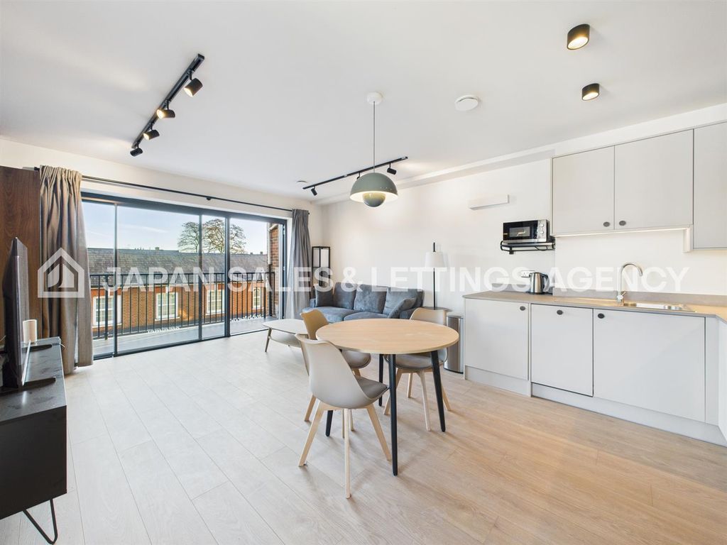 Property photo 2 of 8 Cam04401G0-Pr0102-Still009.Jpg