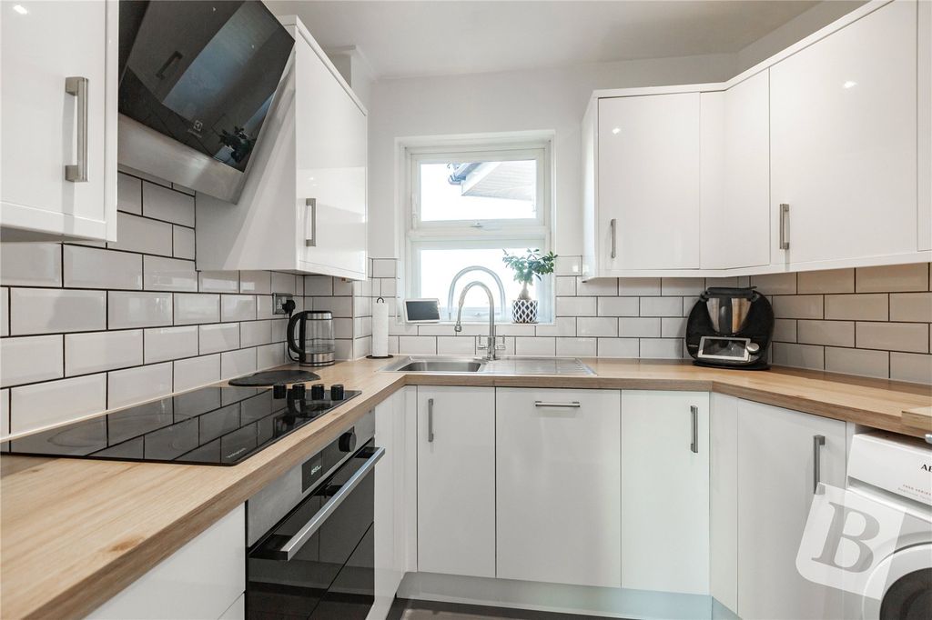 Property photo 2 of 14 Kitchen