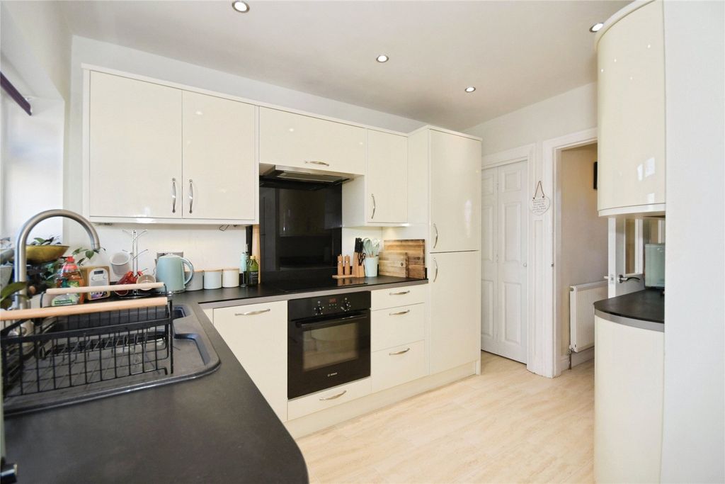 Property photo 2 of 16 Kitchen