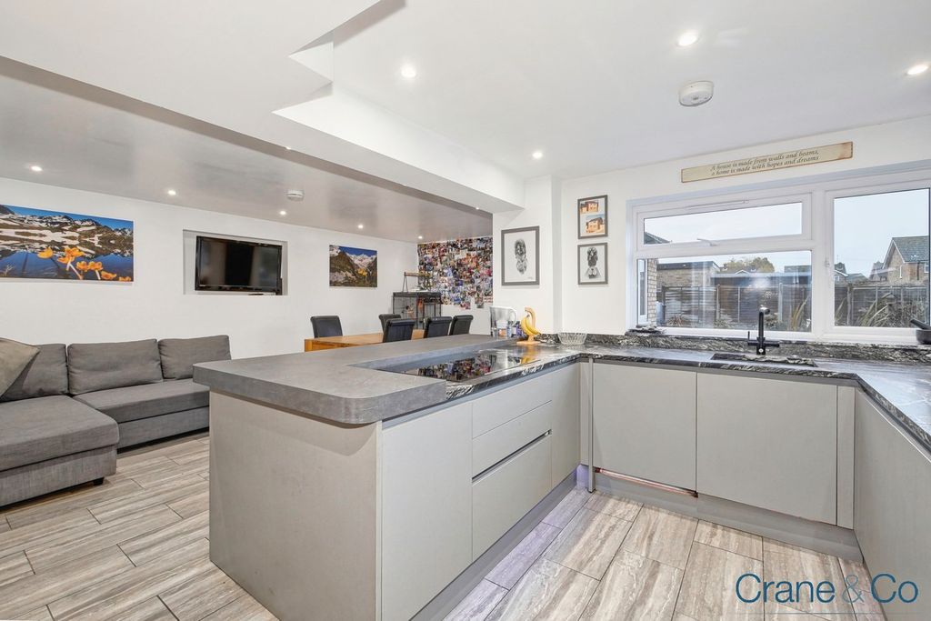 Property photo 2 of 30