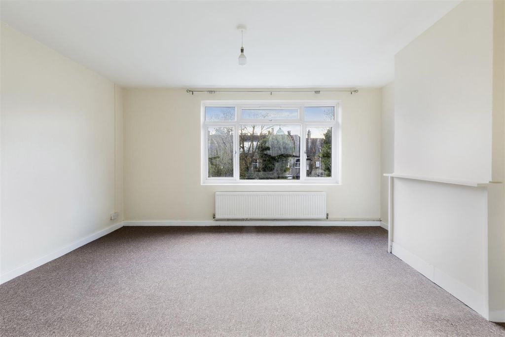 Property photo 3 of 12 Barnfield Lodge (3).Jpg