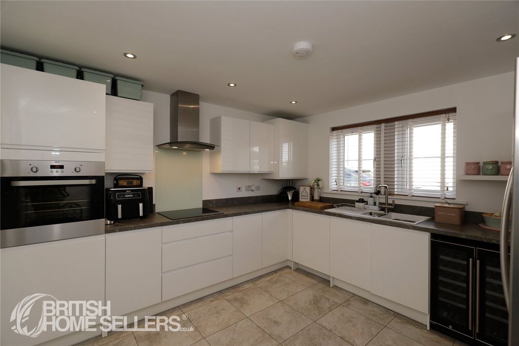 Property photo 2 of 28 Picture No. 09