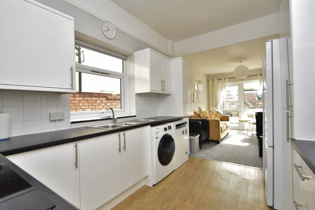 Property photo 2 of 12 Picture No. 11