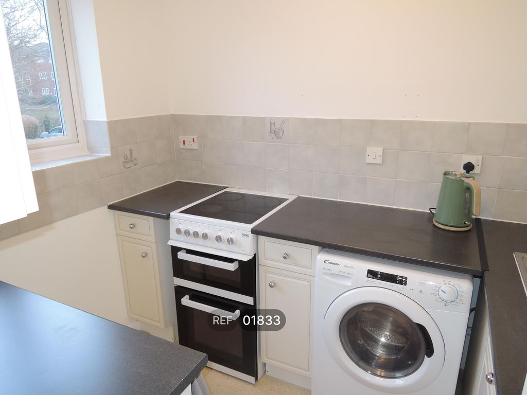 Property photo 2 of 6 Kitchen