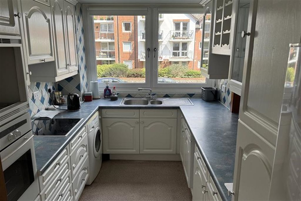 Property photo 3 of 14 Kitchen