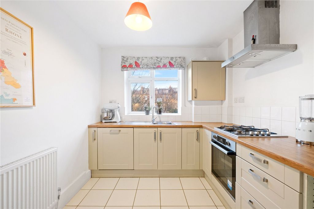Property photo 2 of 9 Kitchen