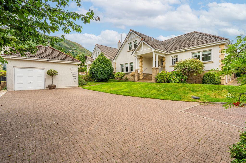 Property photo 1 of 28