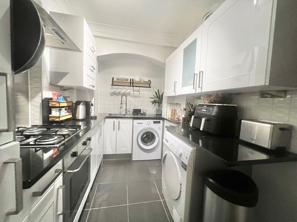 Property photo 3 of 10 Photo 3