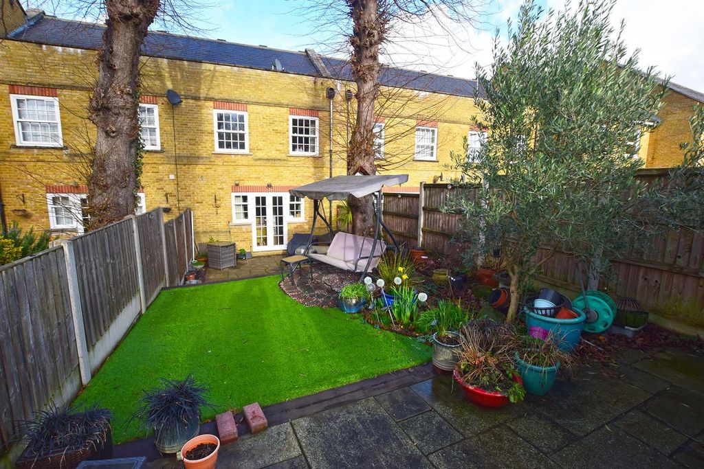 Property photo 2 of 21