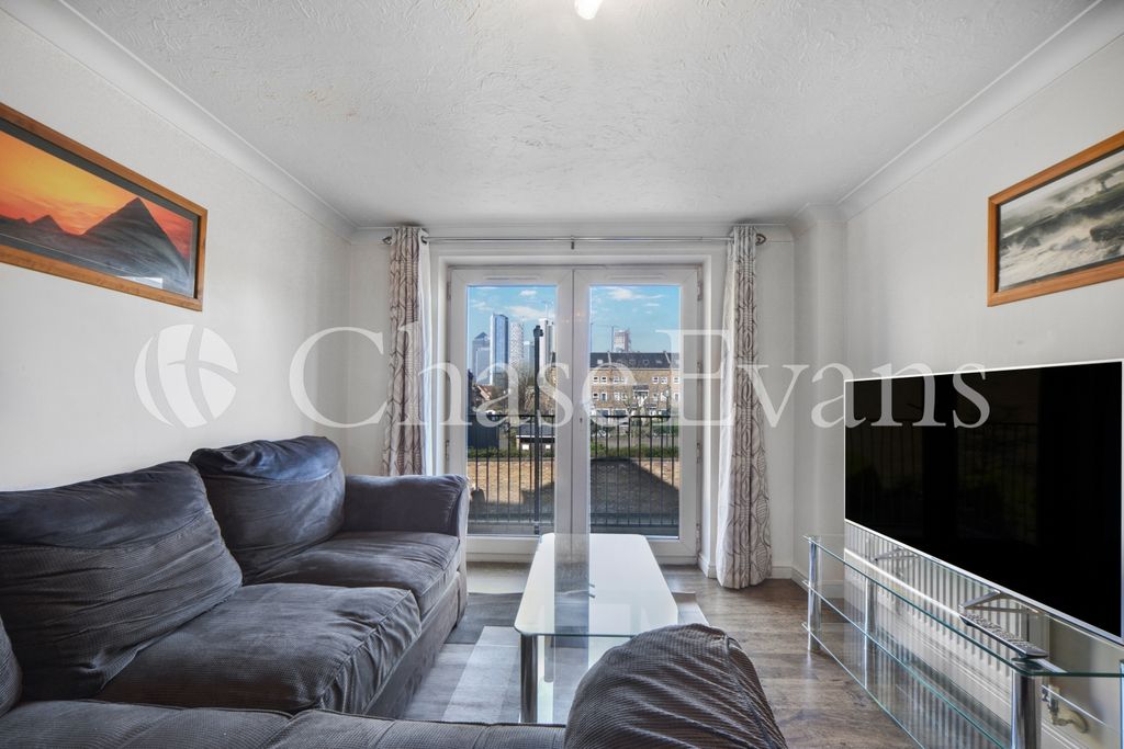 Property photo 2 of 16 Living Area - Fawley