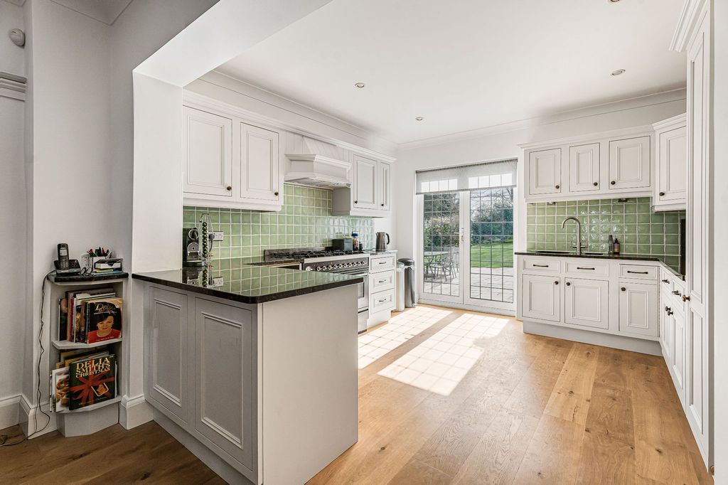 Additional image 8 of 4 bed detached house for saleGeorges Wood Road, Brookmans Park, Hatfield AL9