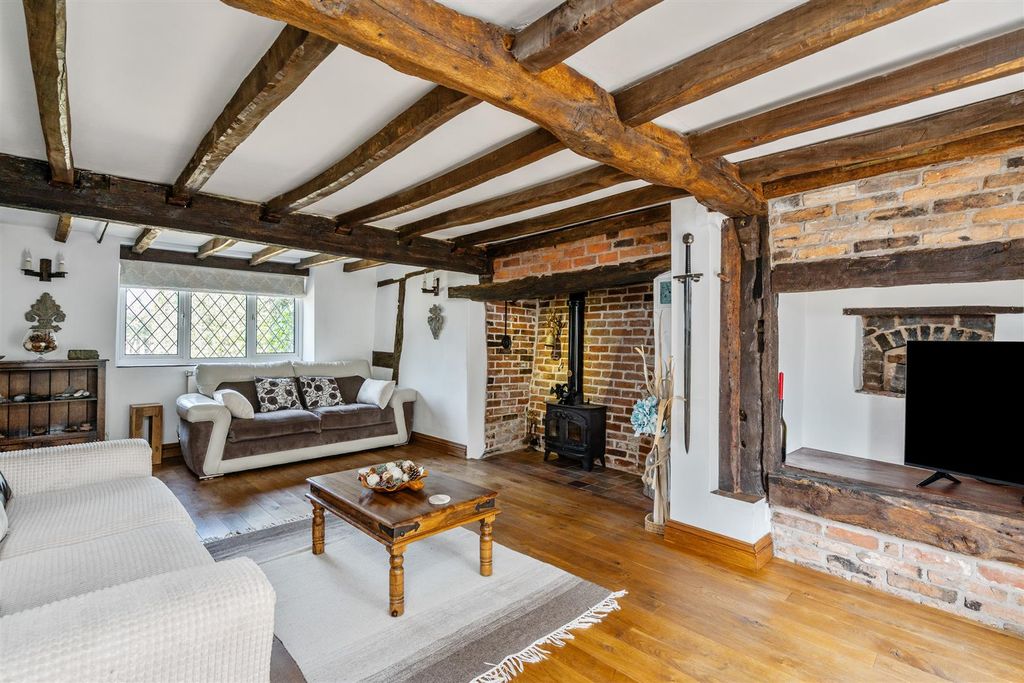 Property photo 3 of 22 2303 Stratford Road_8.Jpg