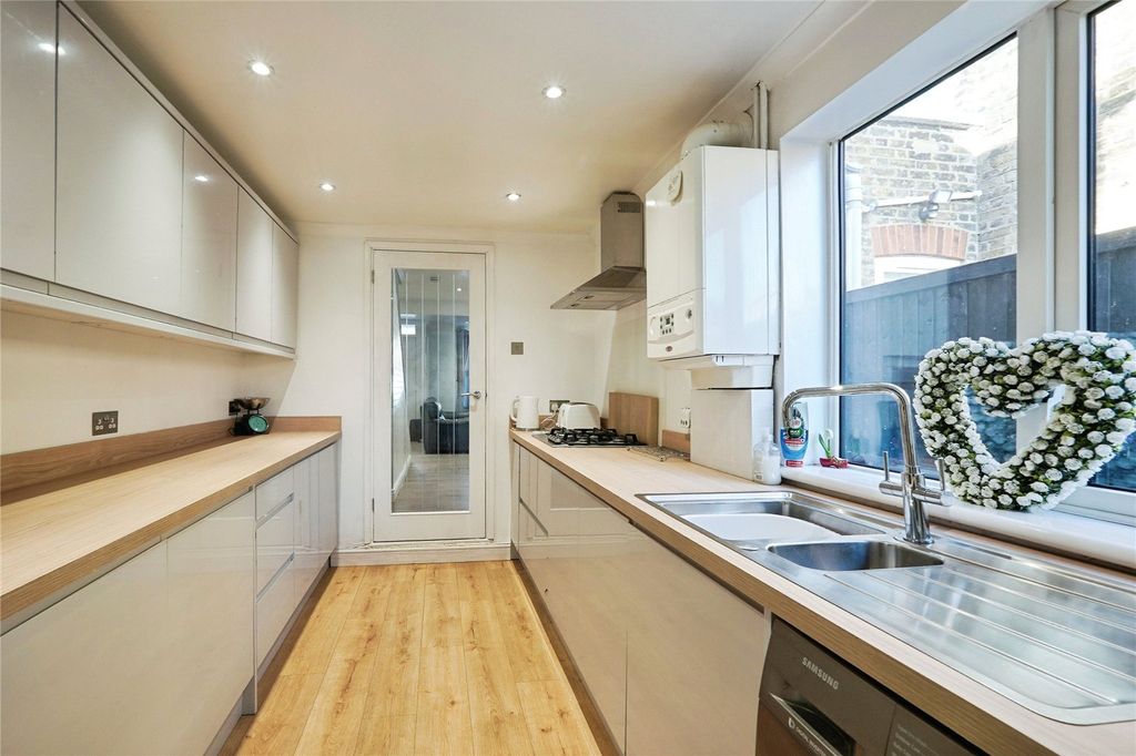 Property photo 3 of 17 Picture No. 01