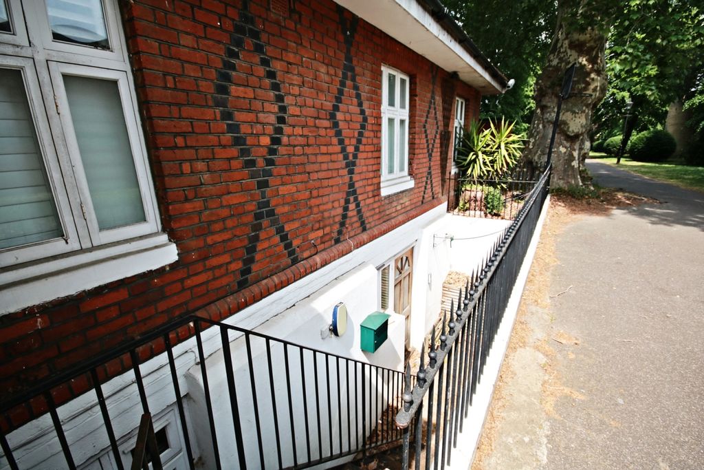 Property photo 3 of 6 152A Lower Richmond Road - Exterior Steps