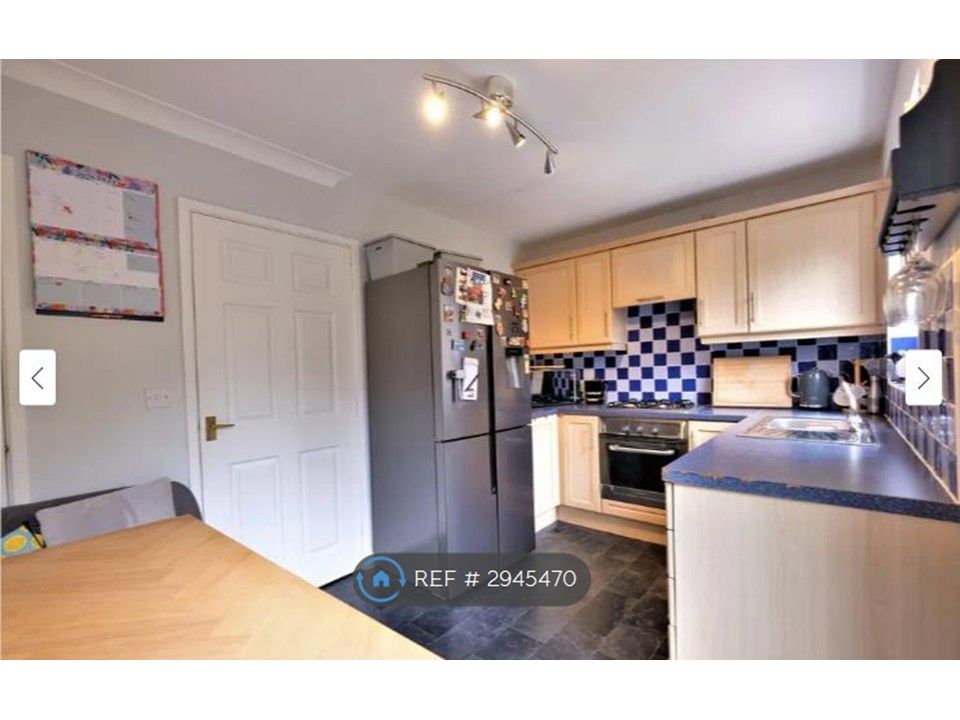 Property photo 3 of 10 Kitchen