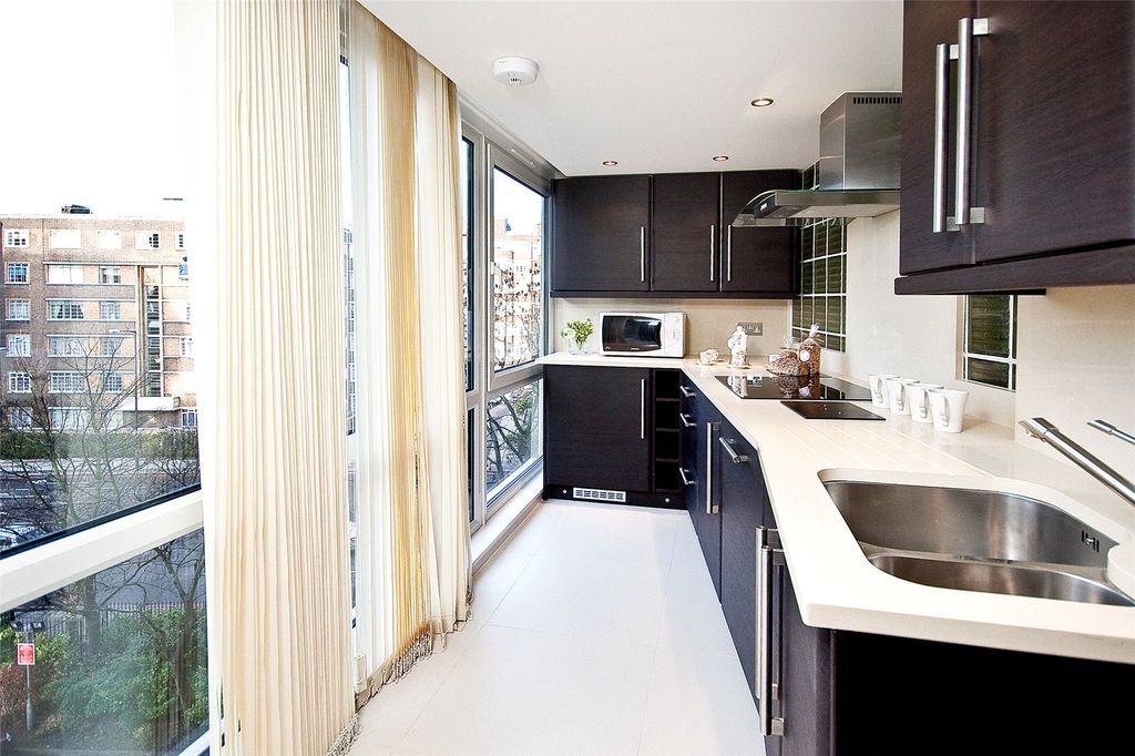 Property photo 2 of 9 Picture No. 12