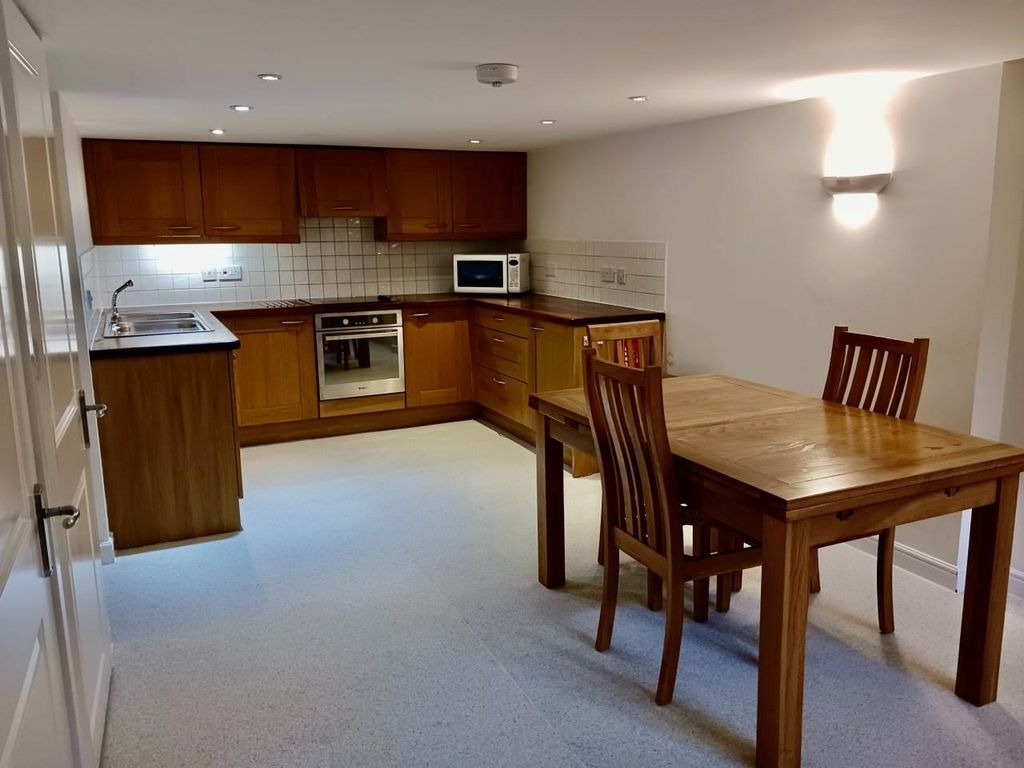 Property photo 2 of 17 Ea5C02Aa-261E-4816-Bba1-9A04D3A37872_1_201_A.Jpeg