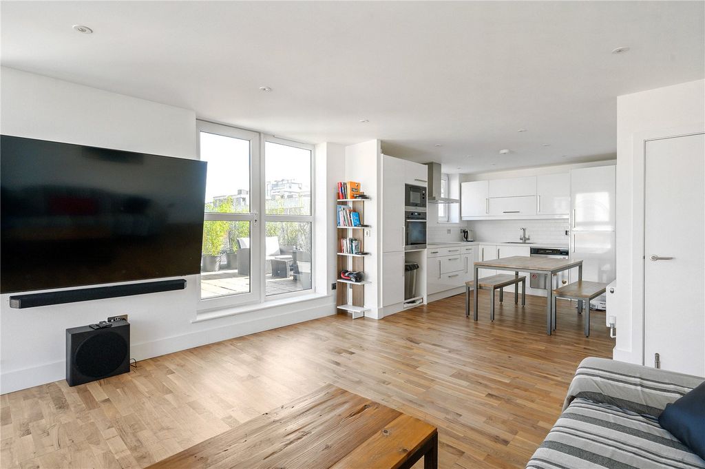Property photo 1 of 18 Reception Kitchen