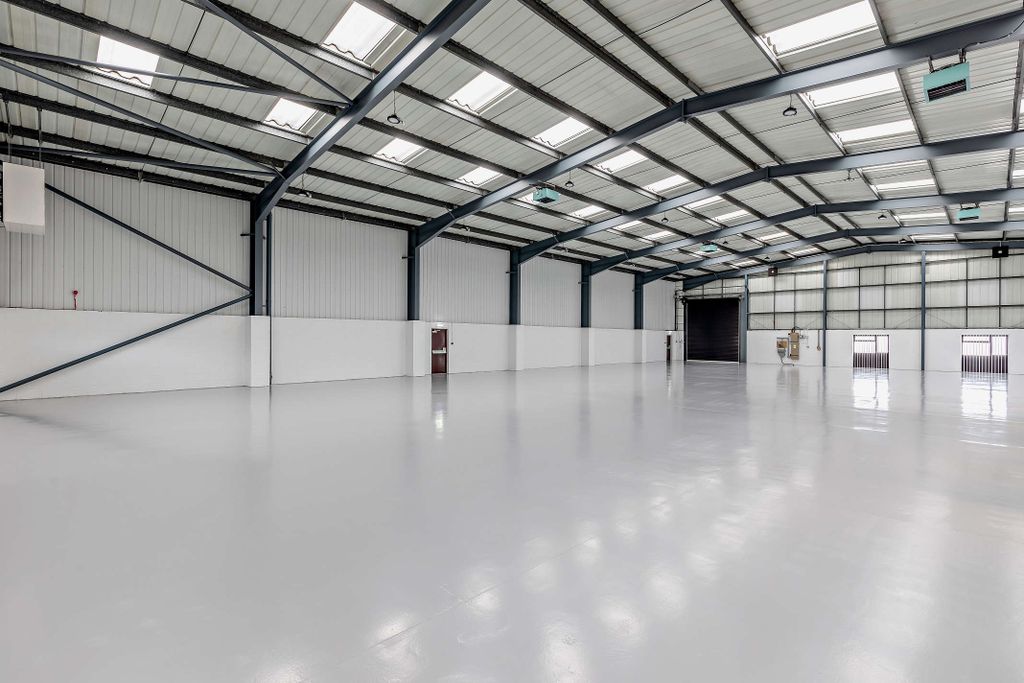 Property photo 3 of 24 8670740-Interior10-800