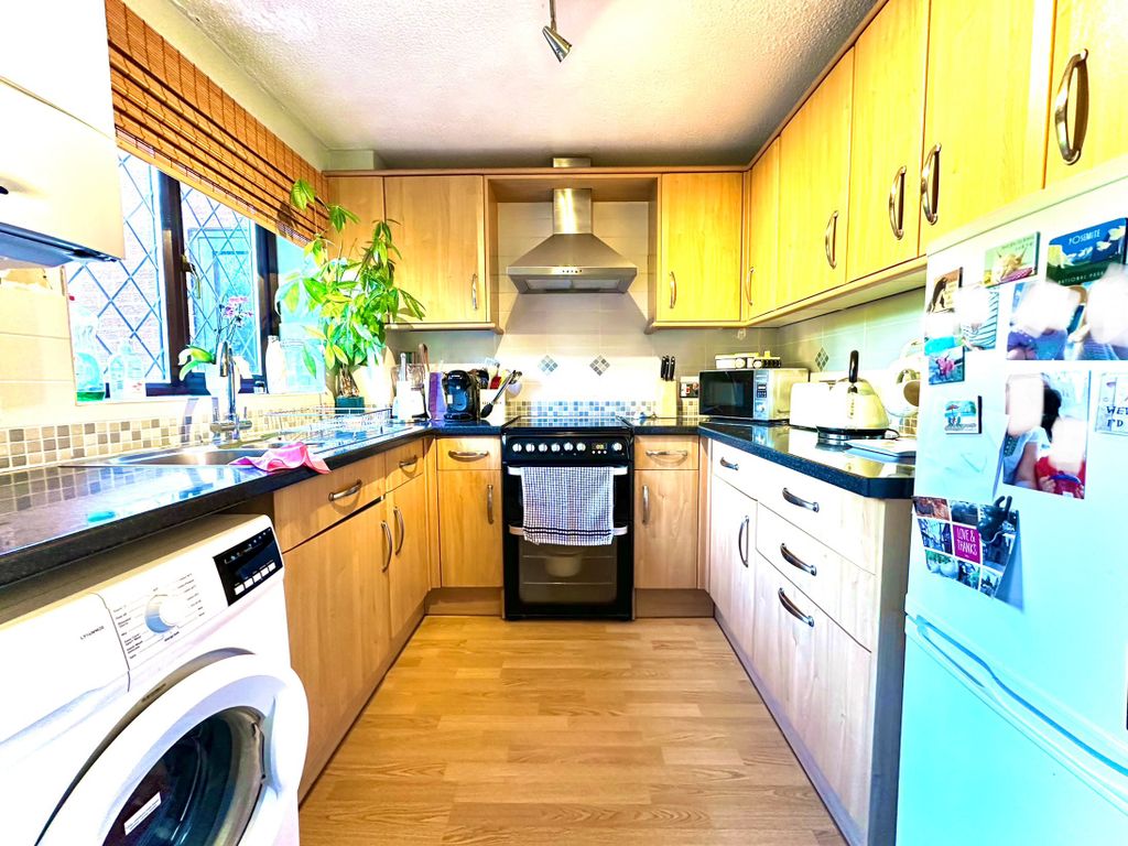 Property photo 2 of 8 Kitchen