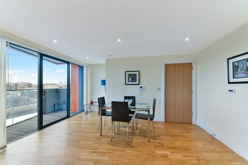 Property photo 3 of 10 Arc House, Tower Bri