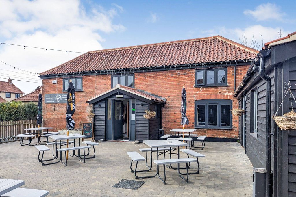 Property photo 2 of 8 The Greyhound Public House, The Street, Tibenham Nr16 1Pz