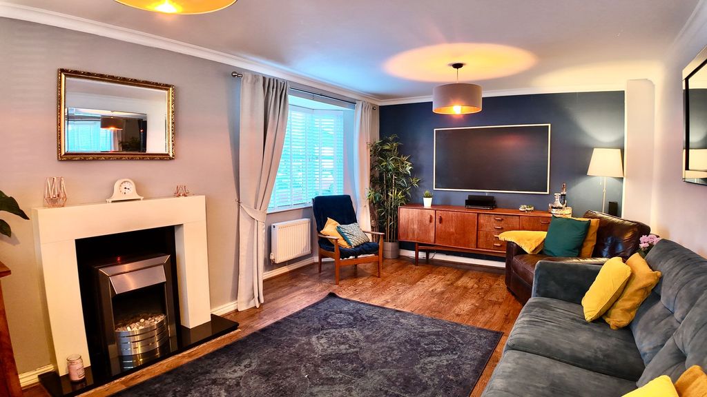 Property photo 2 of 32