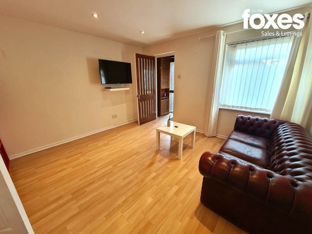 Property photo 3 of 10 4737782