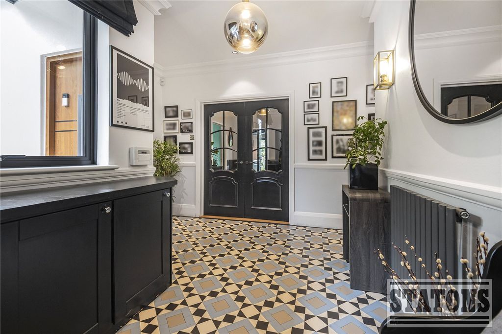 Property photo 2 of 47 Picture No. 17