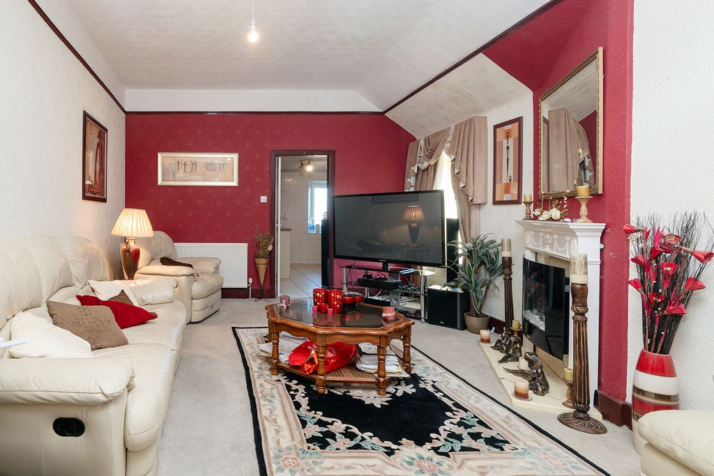 Property photo 2 of 25