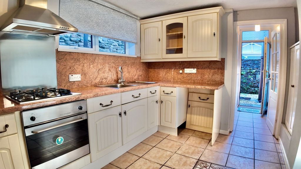 Property photo 3 of 40