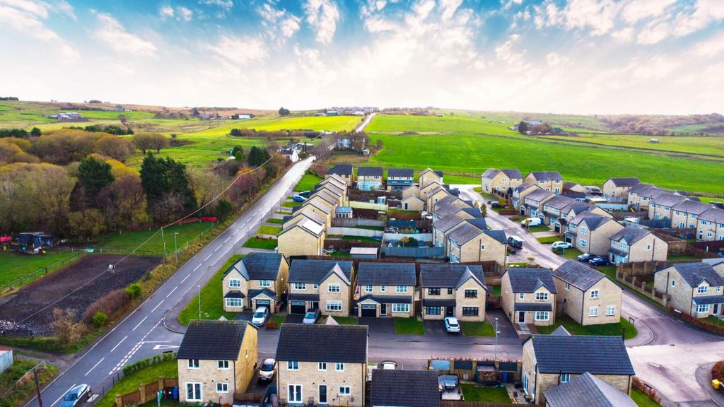 Property photo 3 of 28