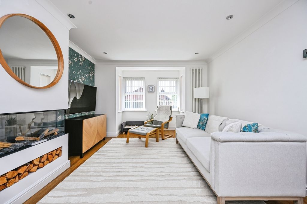 Property photo 3 of 20 Pbox-Img.Jpg