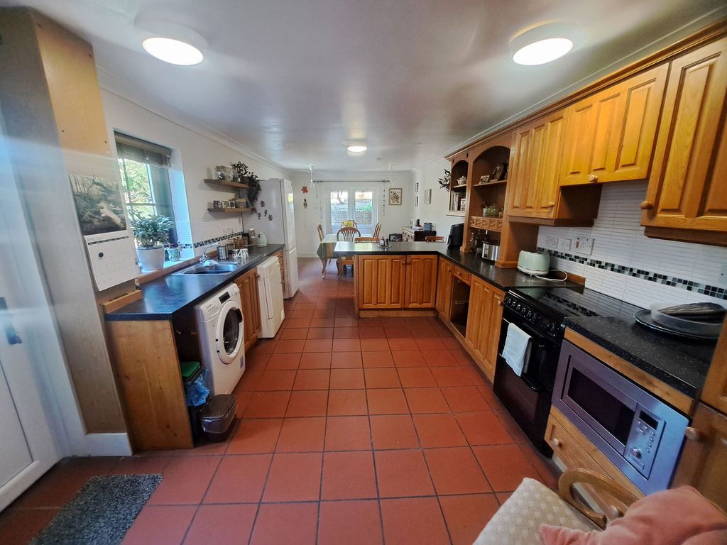 Property photo 2 of 23