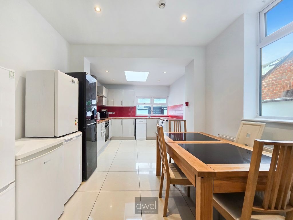 Property photo 3 of 34