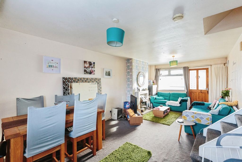 Property photo 2 of 17 Photo